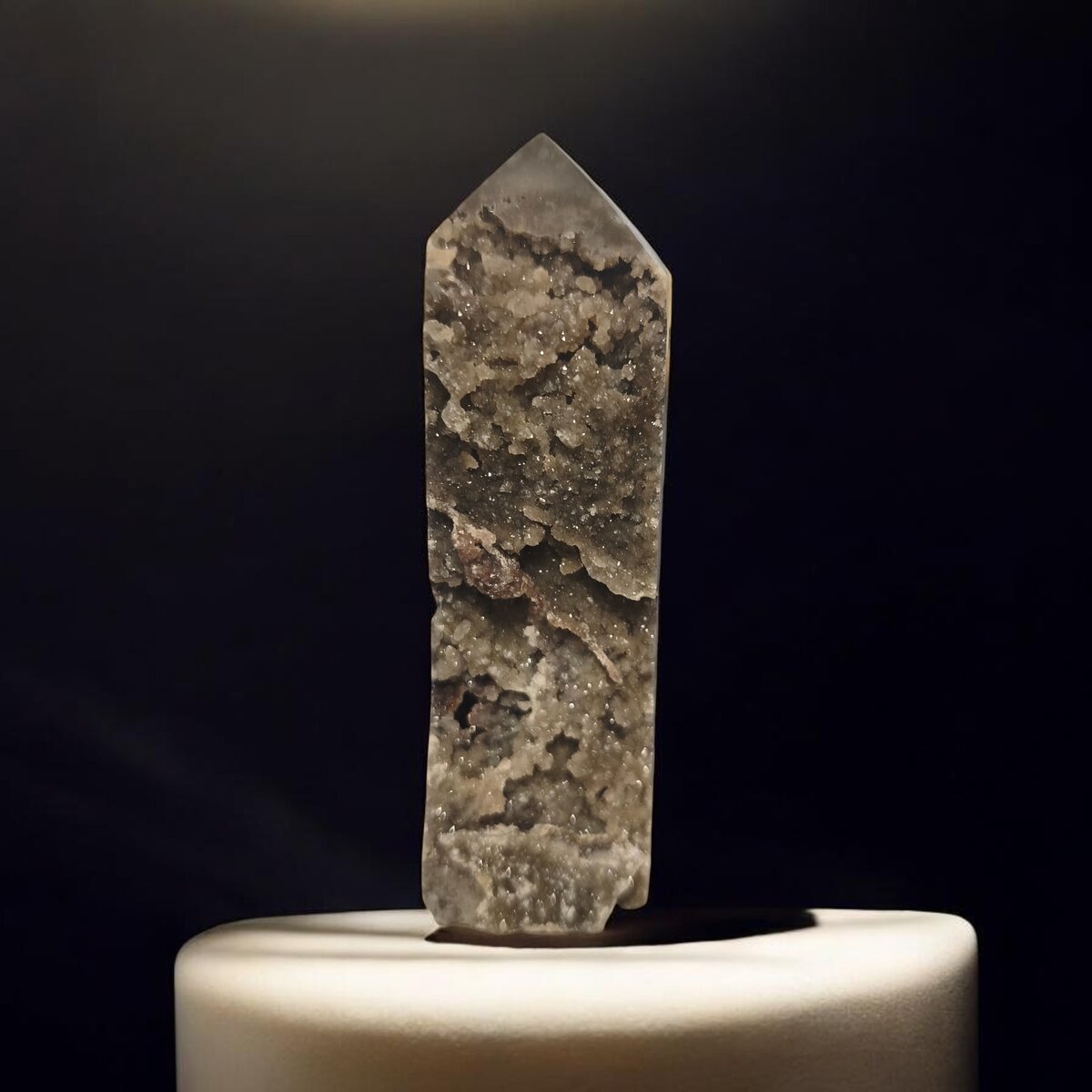 Naraven sfalerit druzy stolp s sijočimi kristali, močan kristal za prizemljitev, fokus in vitalno energijo