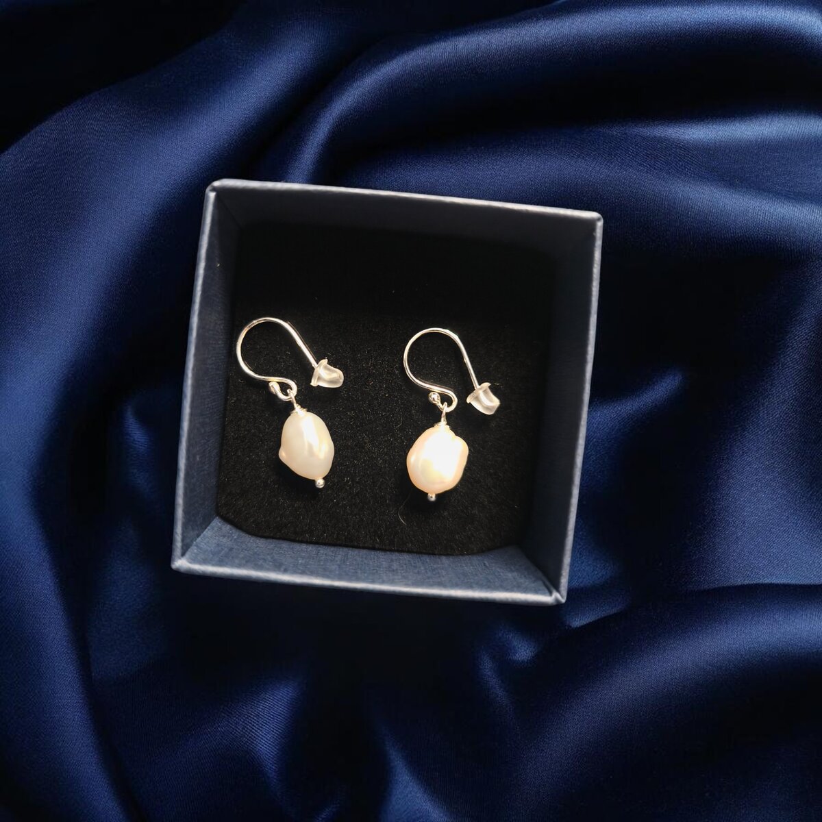 Uhani iz srebra 925 z baročnim sladkovodnim biserom v obliki kapljice, unikatni nakit