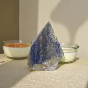 Lapis lazuli konica za intuicijo, modrost in notranji vpogled