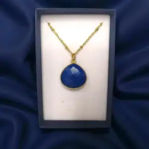 Ogrlica z lapis lazulijem za jasnost, modrost in samozavesten izraz
