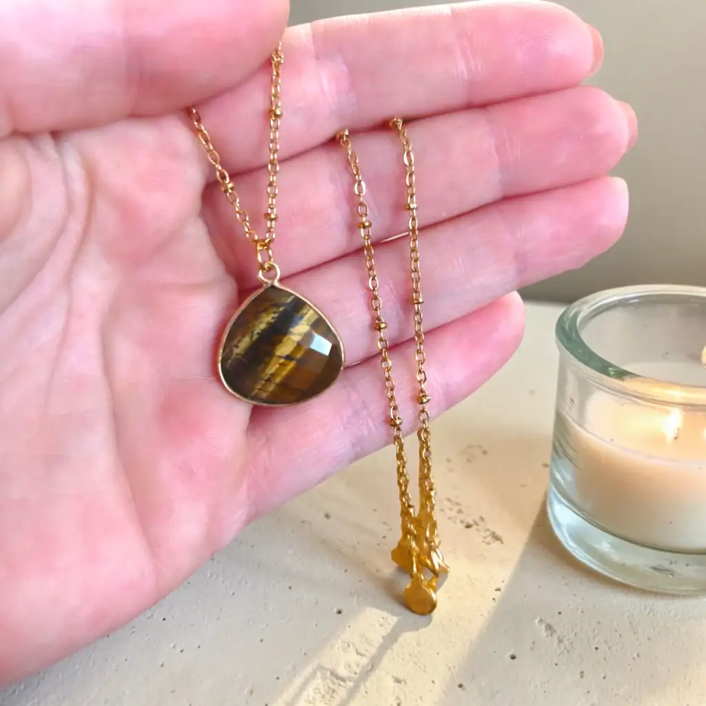 Elegantna ogrlica z naravnim tigrovim očesom