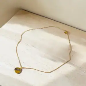 Ogrlica s tigrovim očesom za zaščito, samozavest in notranjo moč