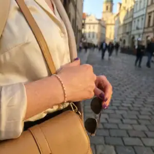 Zapestnica z mesečevim kamnom in hematitom
