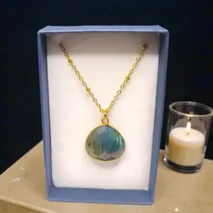 Ogrlica z labradoritom