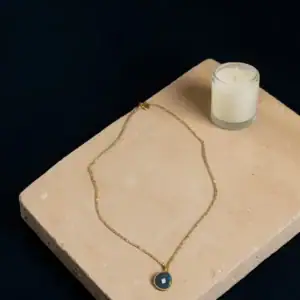 Nežna ogrlica z obeskom iz labradorita